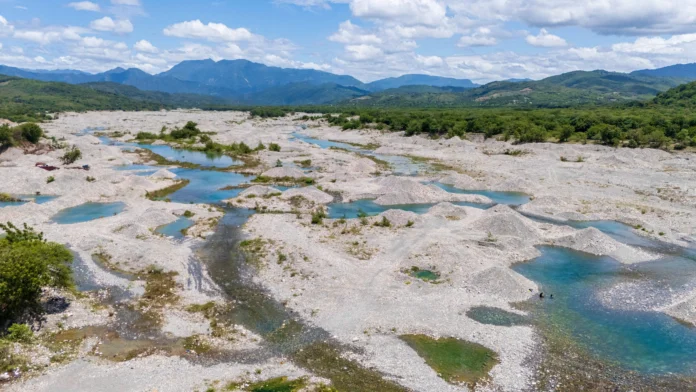 Intervención del río Nizao para restauración ambiental.