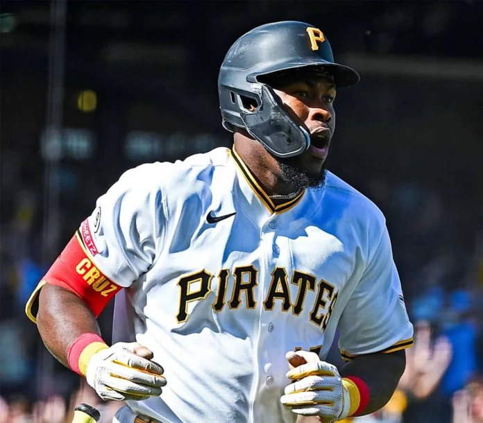 Oneil Cruz conecta jonrón para los Piratas.