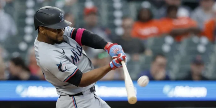 Otto López lidera MLB en imparables.