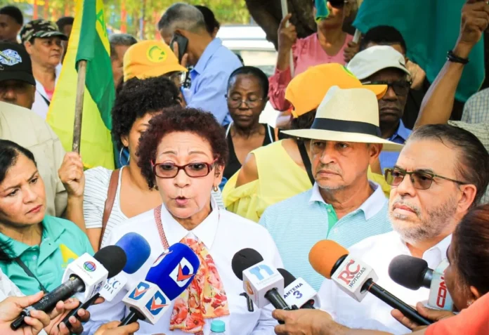 Homenaje a Mauricio Báez por derechos laborales