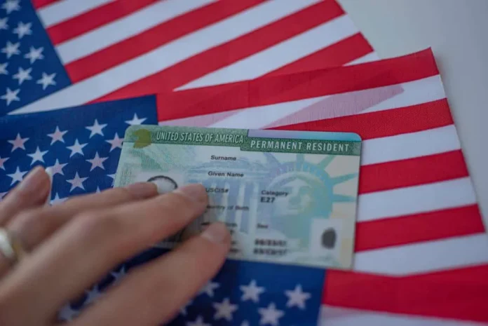 Gobierno de Trump revierte norma green card