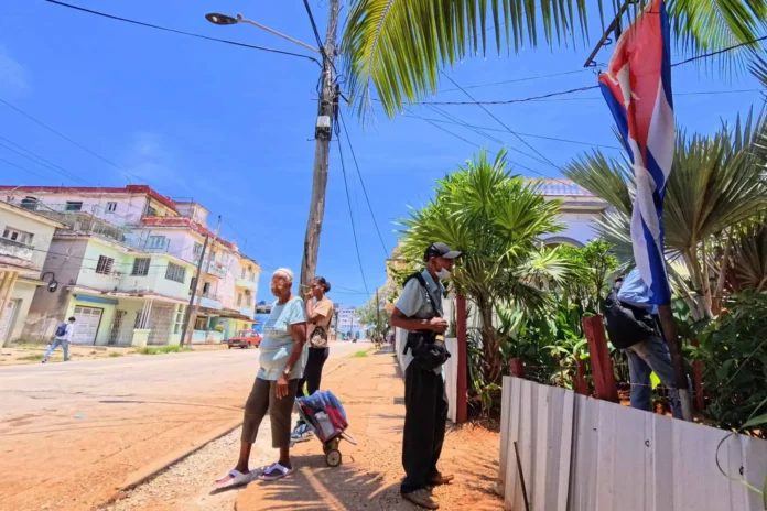 Cuba pide ayuda internacional por crisis humanitaria.