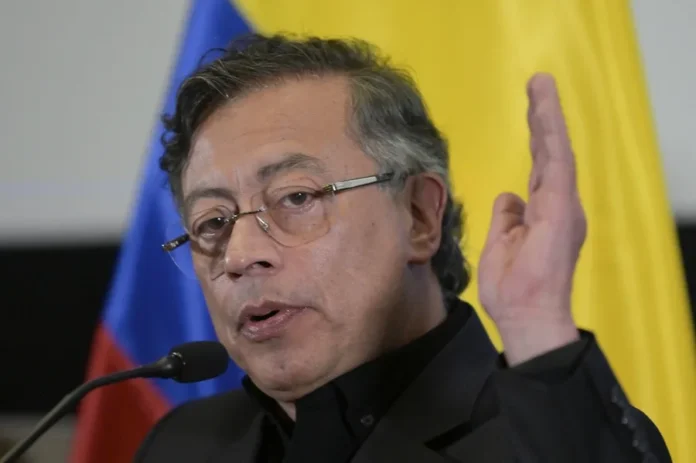 Petro propone eliminar aranceles a Ecuador.