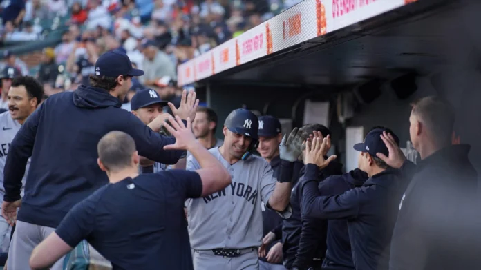 Yankees celebran victoria sobre Orioles en Camden Yards.