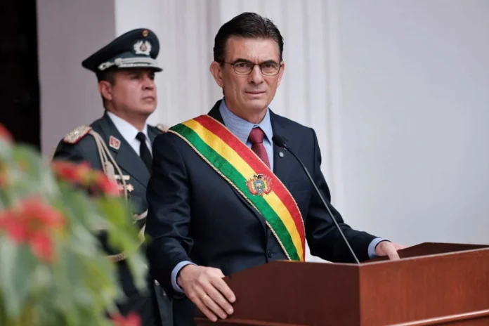 Presidente de Bolivia reduce su salario.