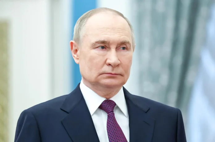 Putin firma ley para desplegar tropas rusas.