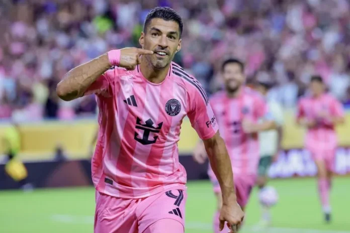 Luis Suárez celebra gol con Inter Miami.
