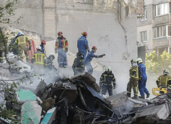 Ataque ruso en Kiev: cinco muertos, 44 heridos.