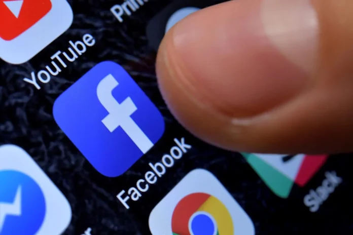 Tailandia investiga pornografía en Facebook.