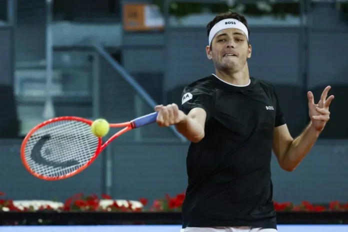 Taylor Fritz eliminado en Roland Garros 2023.