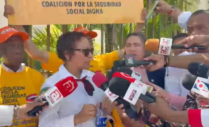 María Teresa Cabrera advierte sobre privatización.