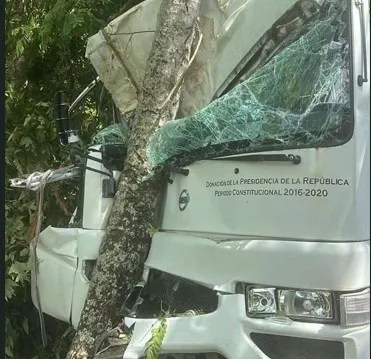 Menores heridos en accidente de autobús.