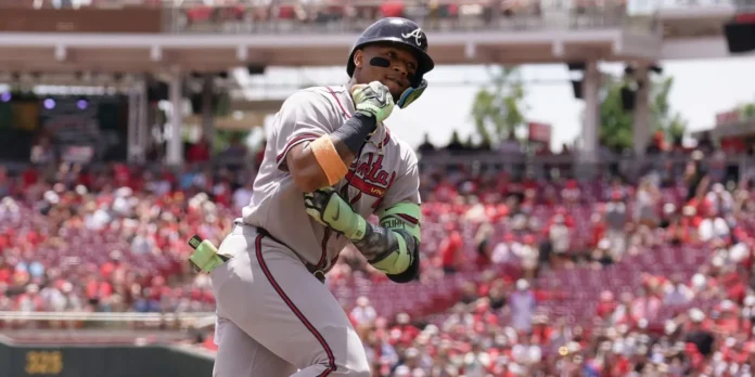 Acuña Jr. batea jonrón en partido reciente.