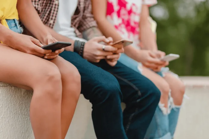 Adolescentes dominicanos sienten inseguridad en internet.