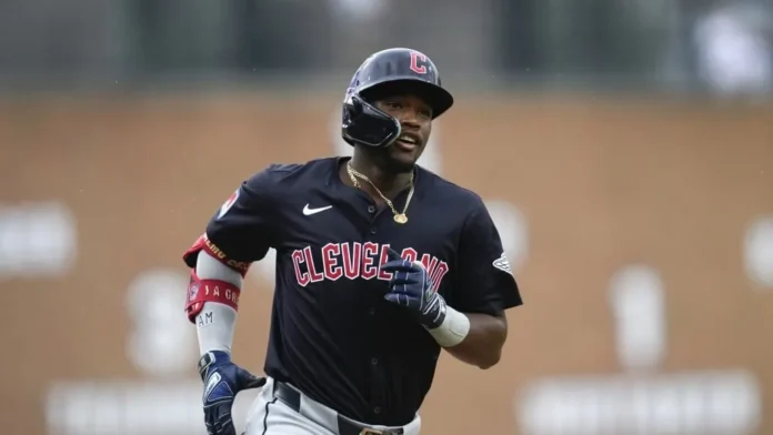 Ángel Martínez conecta jonrón para Cleveland