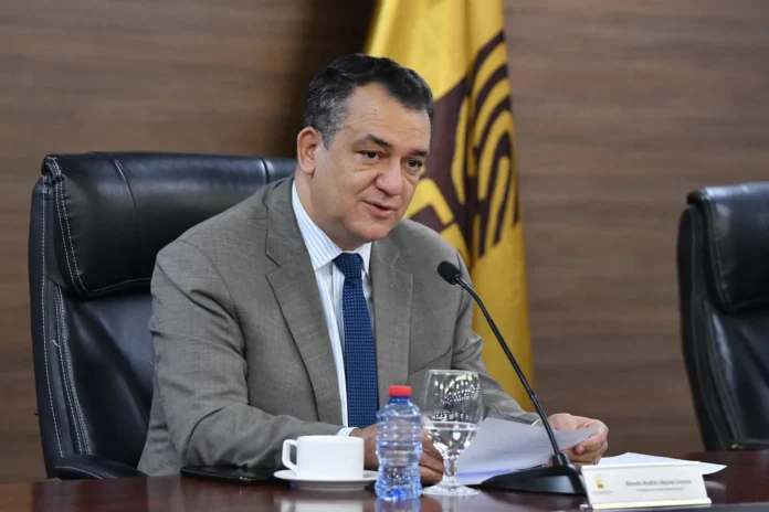 JCE restricciones encuestas políticas críticas legales
