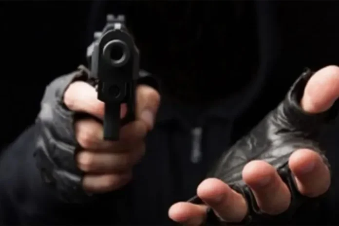 Asalto a padre e hijo en El Almirante