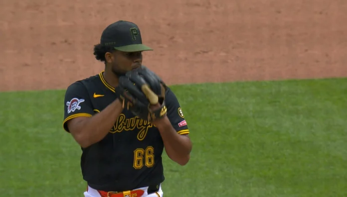 Wilber Dotel brilla en el bullpen.