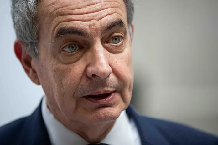 Zapatero niega apoyo a Plus Ultra.