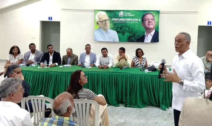 Leonel Fernández en conferencia sobre política exterior.