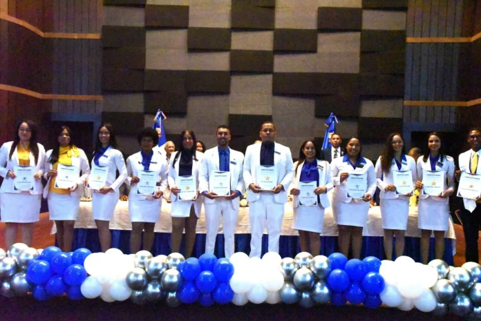Graduación de médicos especialistas en Barahona