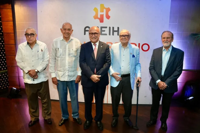 Reconocimiento a expresidentes de Aneih.