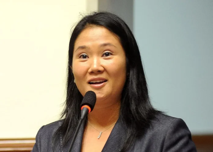 Keiko Fujimori agradece apoyo de expresidentes.