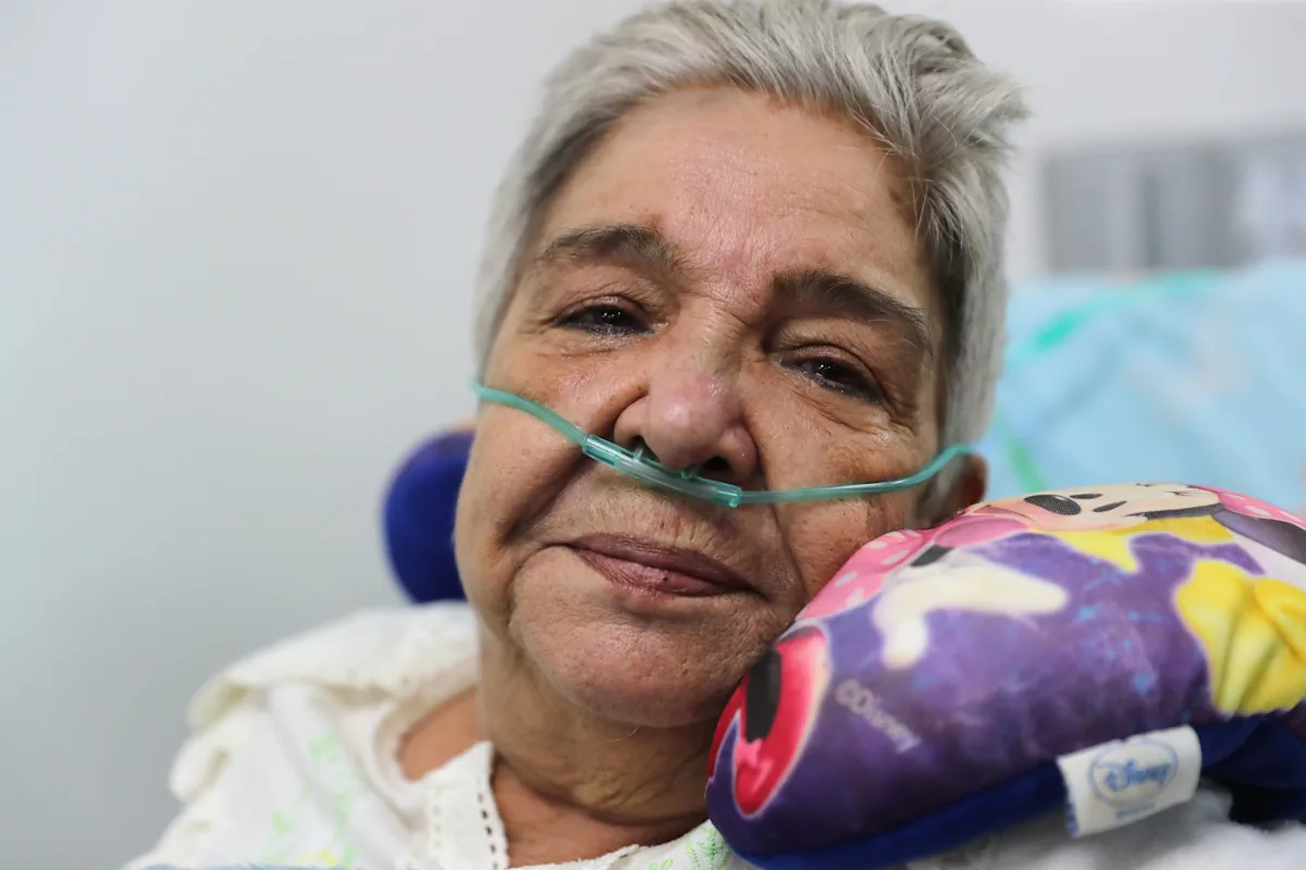 Mujer rescatada tras tres días bajo escombros.