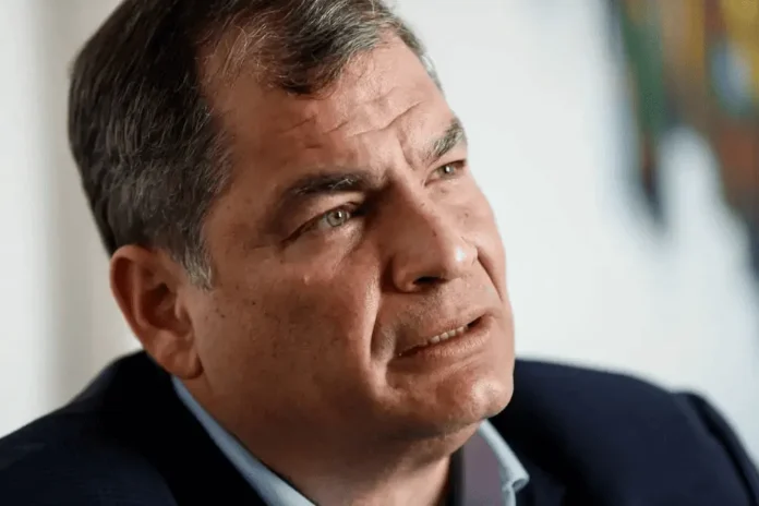 Gobierno de Ecuador denuncia espionaje político.