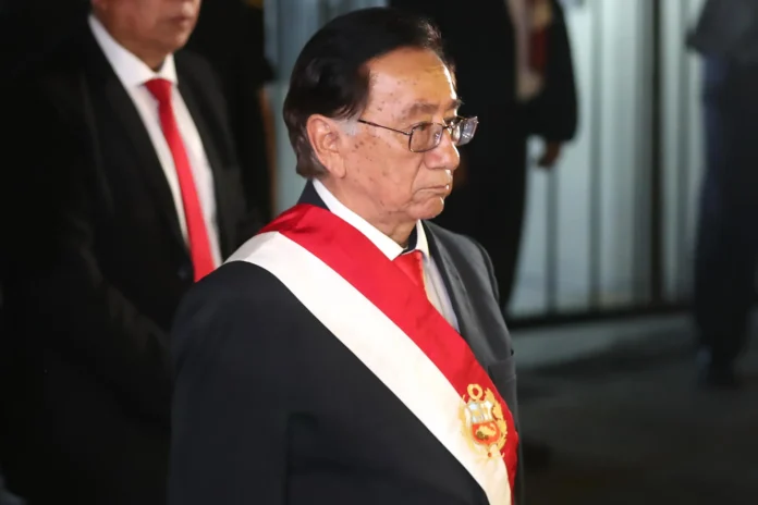Presidente de Perú recorta viaje a Europa