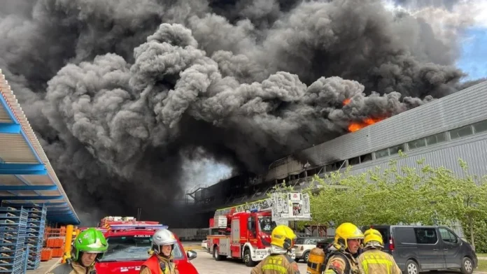 Incendio en planta de Montesa Honda, Barcelona.