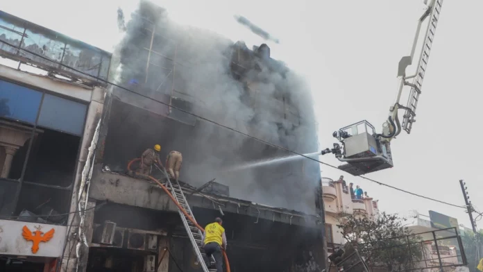 Propietarios encarcelados por incendio mortal en India