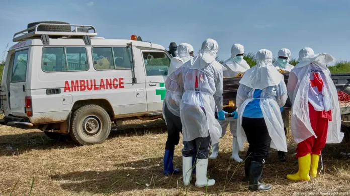 OMS reduce alerta por ébola en África