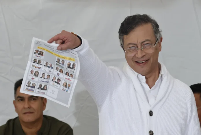 Gustavo Petro en medio de polémica política.