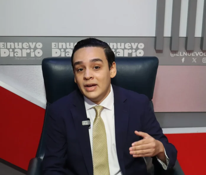 Viloria critica gestión de Abinader y clase media.