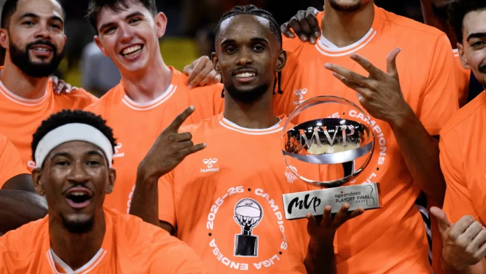Jean Montero celebra la victoria del Valencia Basket