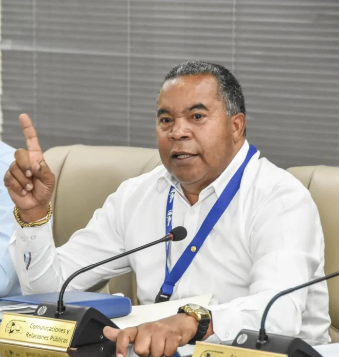 Resultados positivos en evaluación docente dominicana