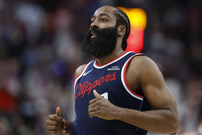 James Harden arrestado por porte ilegal de arma.
