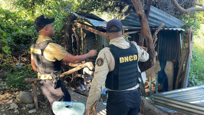 DNCD desmantela puntos de drogas en Azua