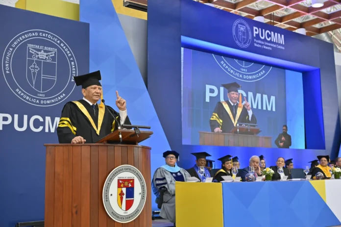 Graduación PUCMM: Doctor Aguilera y ética.
