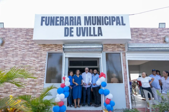 Andrés Bautista inaugura obras en Bahoruco.