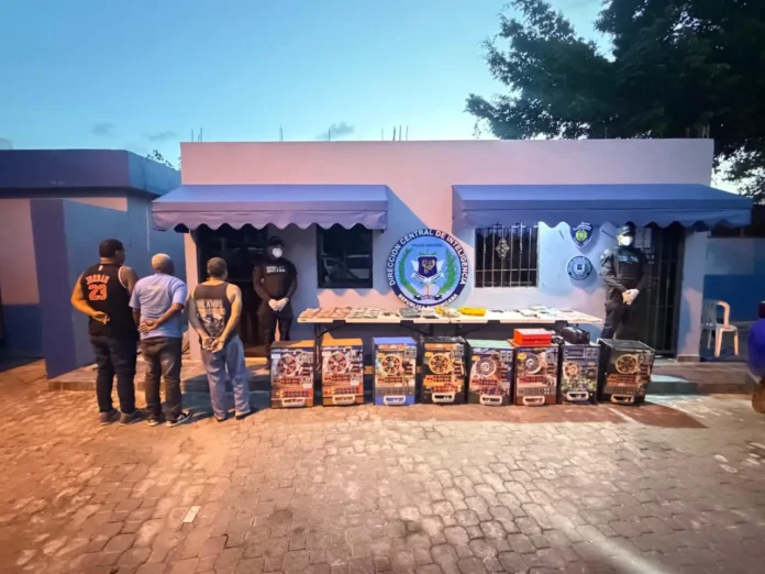 Apresan a tres con drogas y armas.