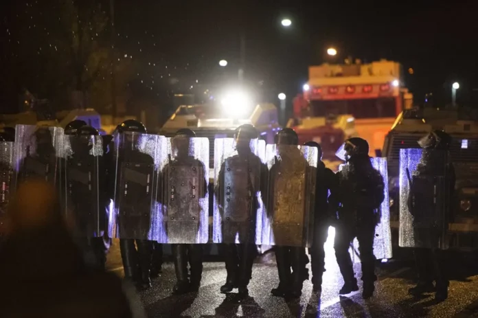 Disturbios en Belfast por tensión migratoria.