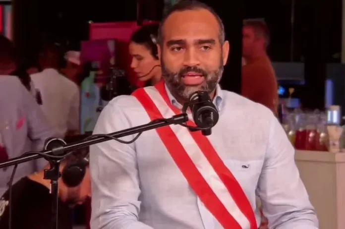 Samuel Sena promueve donación de sangre.