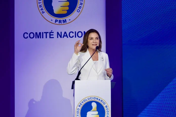 Carolina Mejía en asamblea del PRM.
