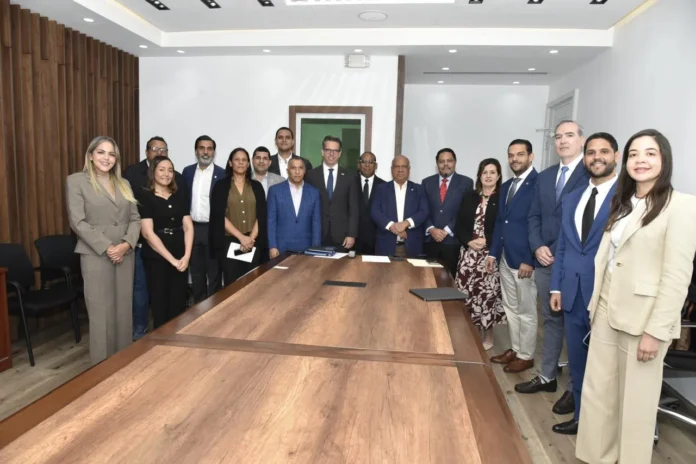 Conep y Adesinc discuten ley de seguridad.