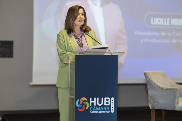 Cuerpo diplomático en evento de negocios.