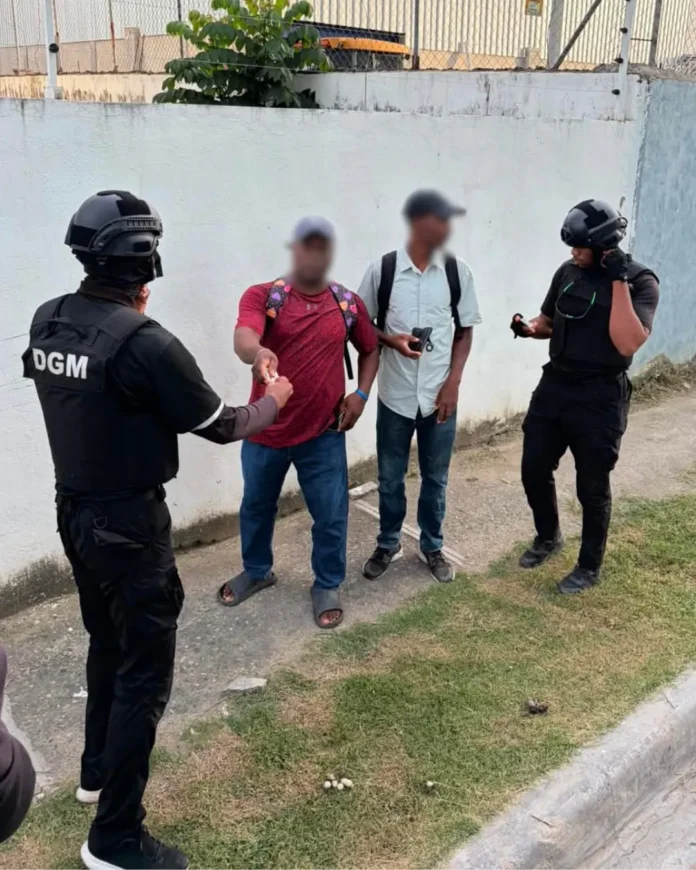 Detención de extranjeros indocumentados en operativos.