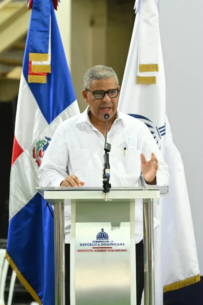 IAD inicia titulación de tierras en Azua