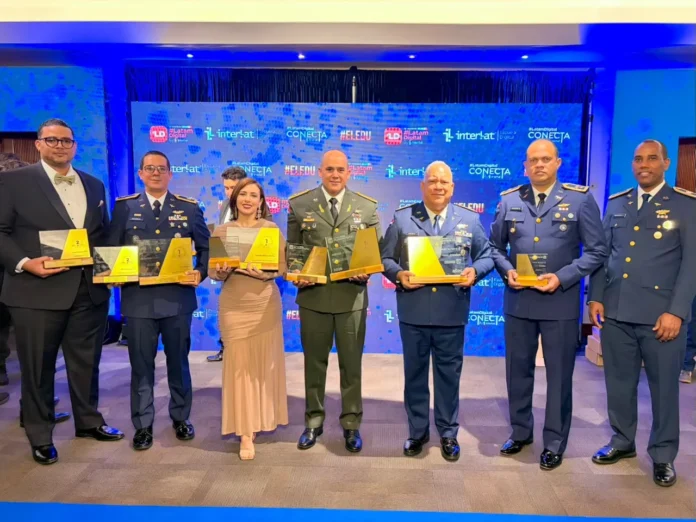 Ministerio de Defensa de RD recibe premios